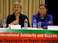 Ayşe Düzkan, BDS Türkiye tarafından düzenlenen “Filistinli Esirlerin Mücadelesi Uluslararası Dayanışma ve Boykot Konferansı"nda konuşurken.
